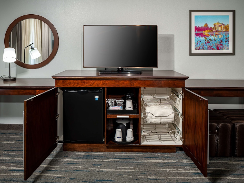 Standard Room Hearing Accessible, 2 Queen Beds, Non Smoking at Hampton Inn & Suites St. Louis at Forest Park in Saint Louis