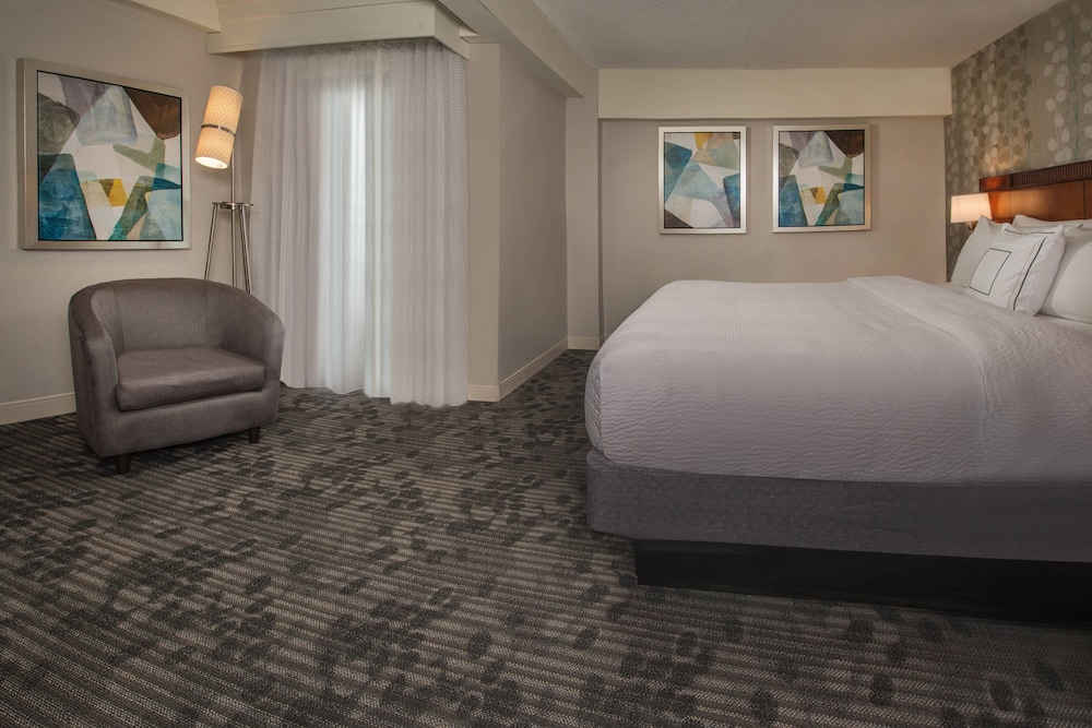 Studio Suite, 1 Bedroom (Mobility/Hearing Accessible, Tub) photo 3