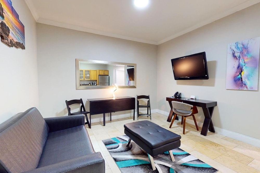 Deluxe Suite, 1 Bedroom, Kitchen - Photo 1