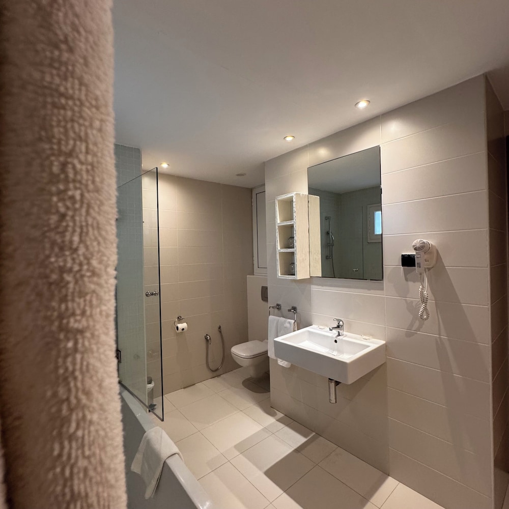 Comfort Room - Photo 15