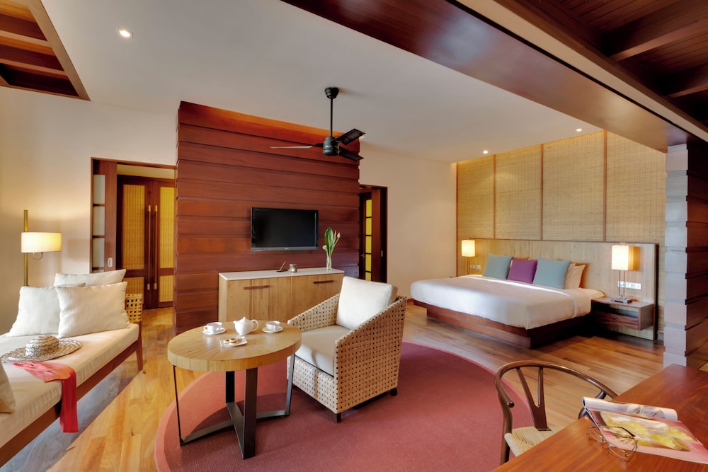 Luxury Pool Suite with Garden