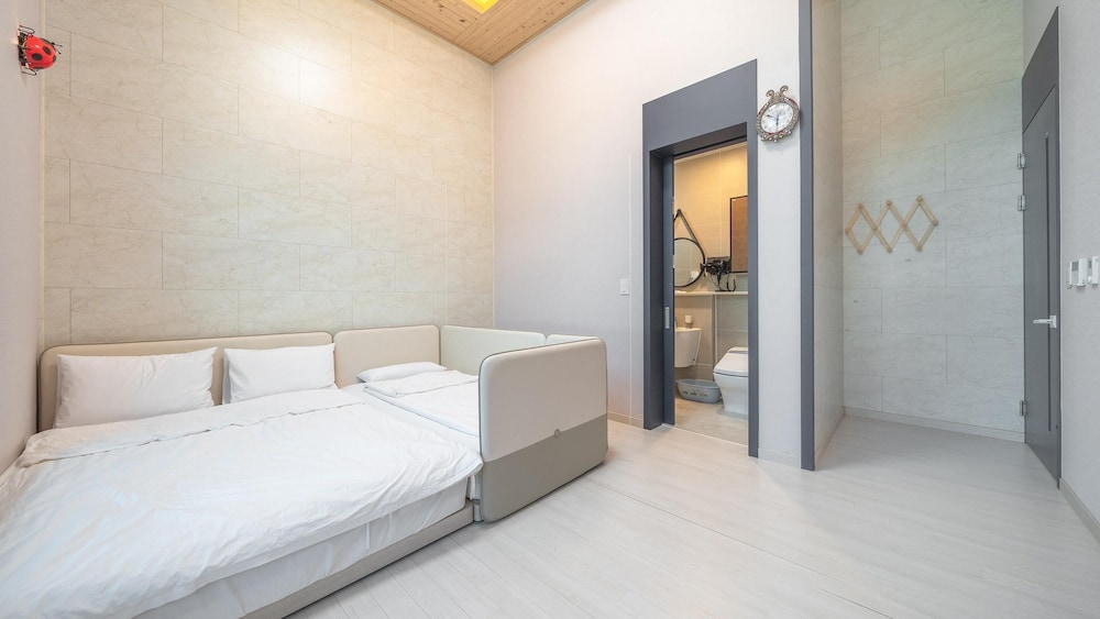 Basic Room, 2 Bedrooms (rumiereu) photo 2