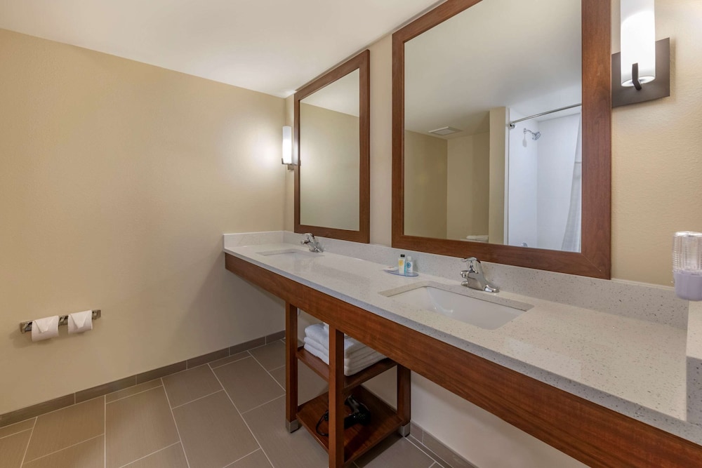 Basic Double Room, Multiple Beds, Non Smoking