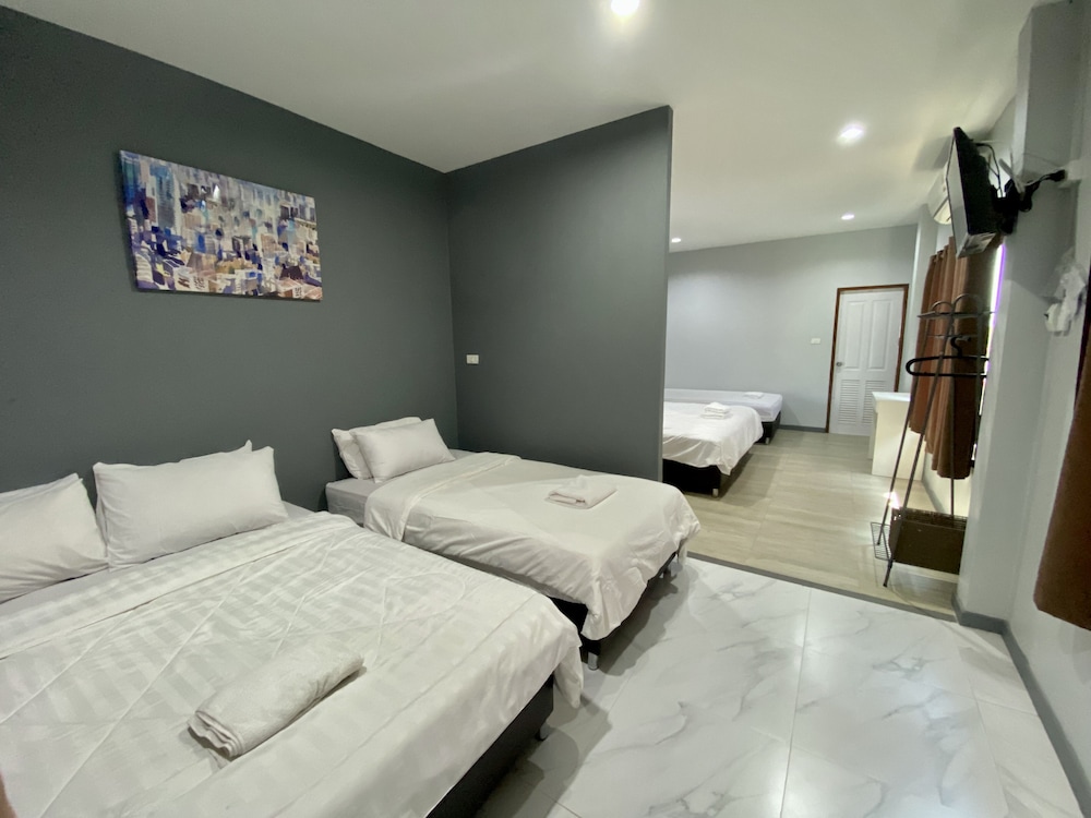 Villa, 4 Bedrooms, Pool View photo 3