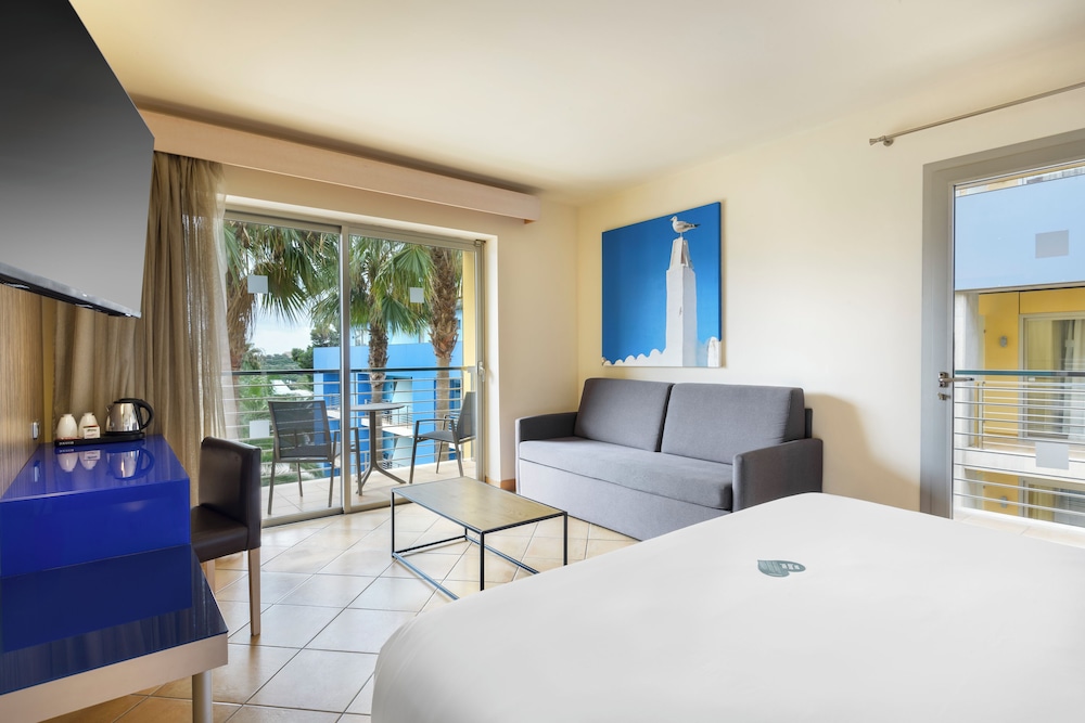 Deluxe Room ( 2 Adults + 2 Children) photo 3