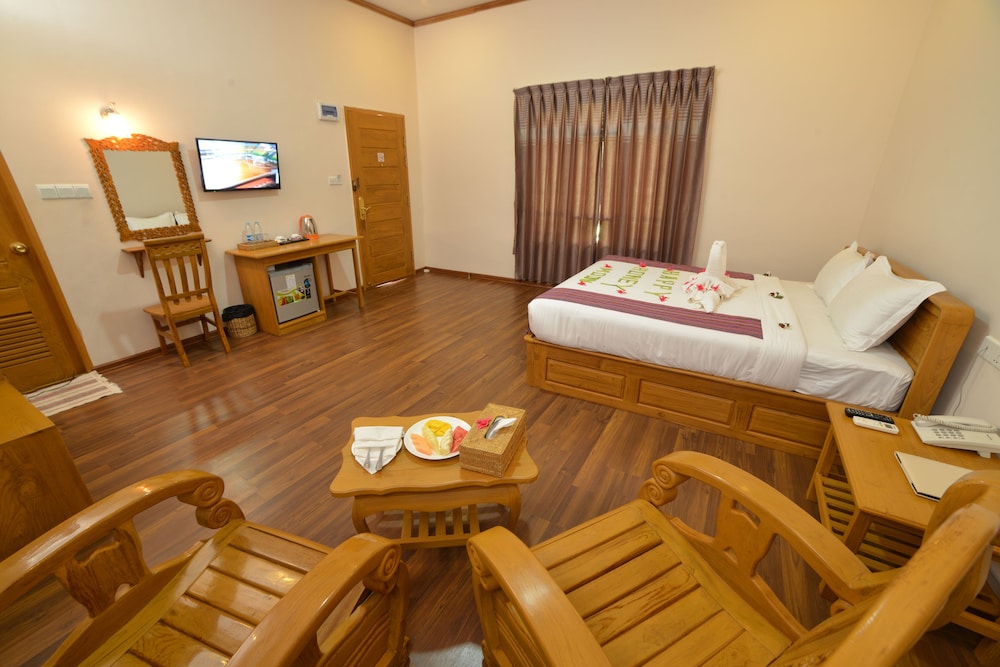 Deluxe Bungalow (Double OR Twin) photo 3