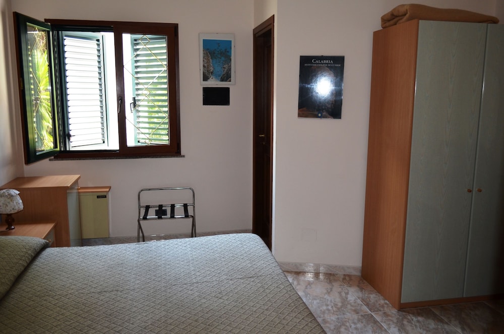 Standard Double Room (No balcony) - Photo 1