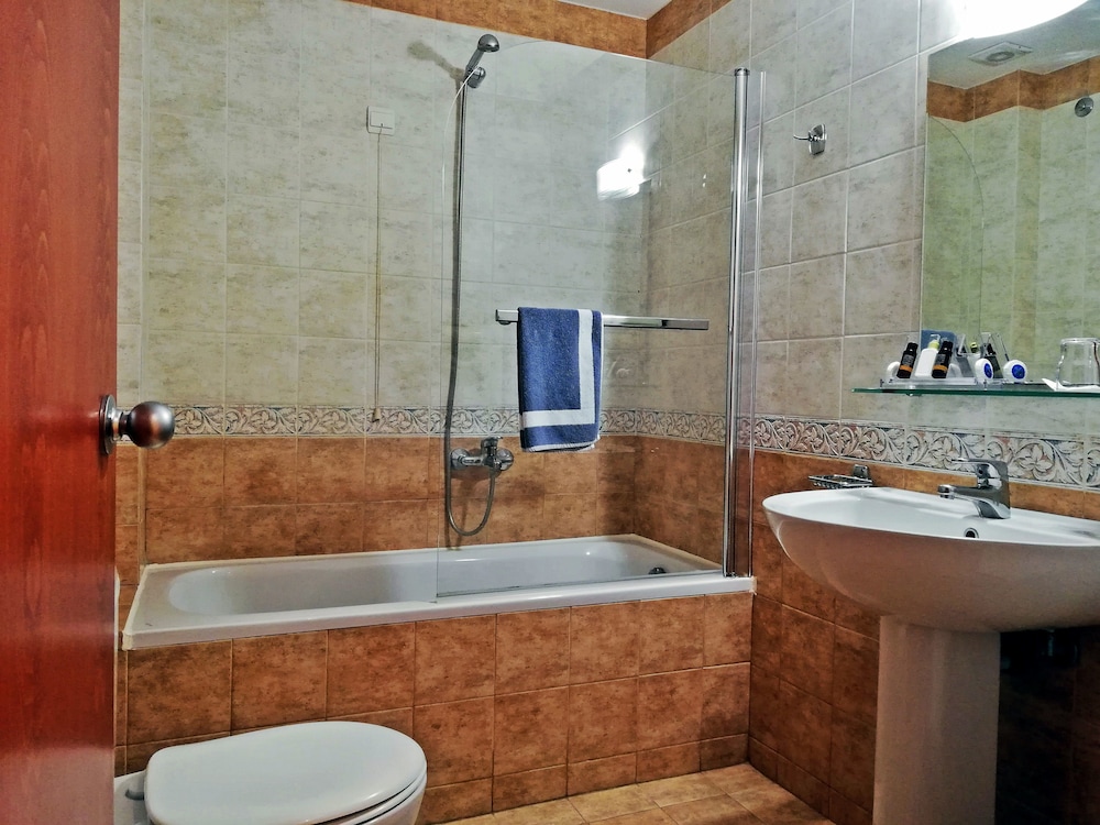 Double or Twin Room - Photo 11