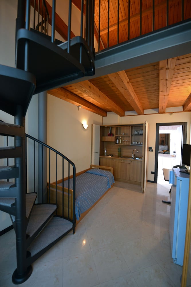 Family Room, Annex Building photo 3