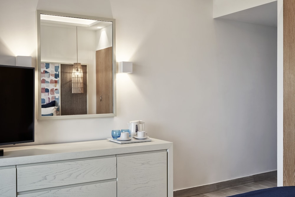 Junior Suite Inland View