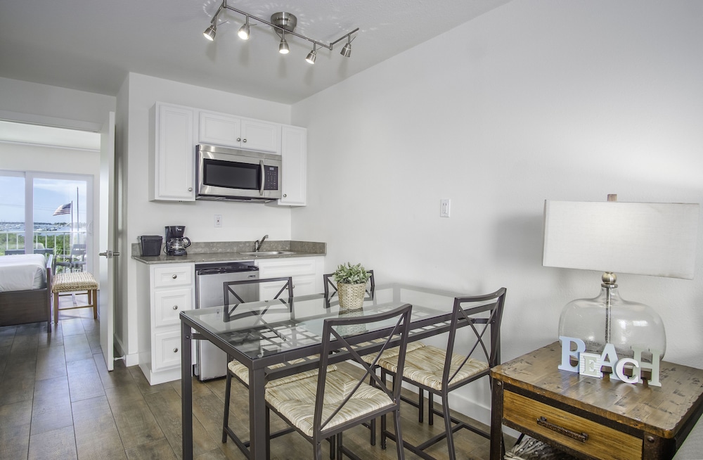 Deluxe Suite, 1 Bedroom, Balcony (King) - Photo 9