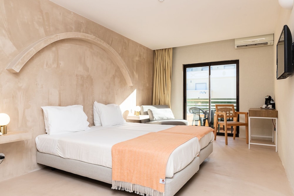 Comfort Room photo 2
