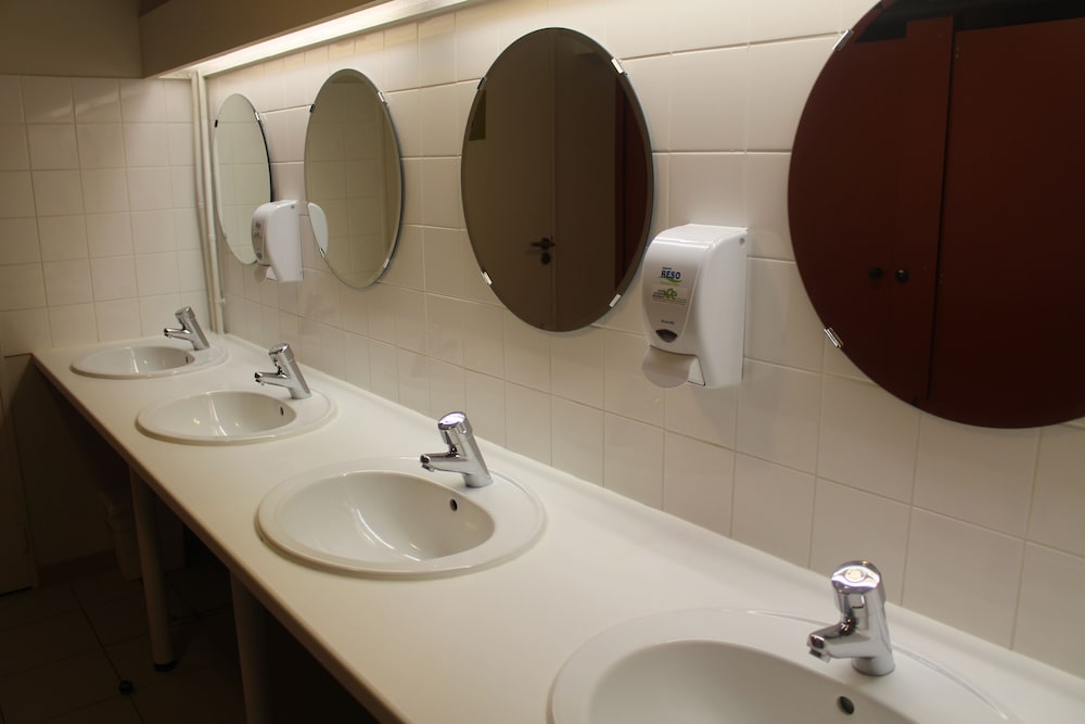Twin room with shared bathroom photo 3