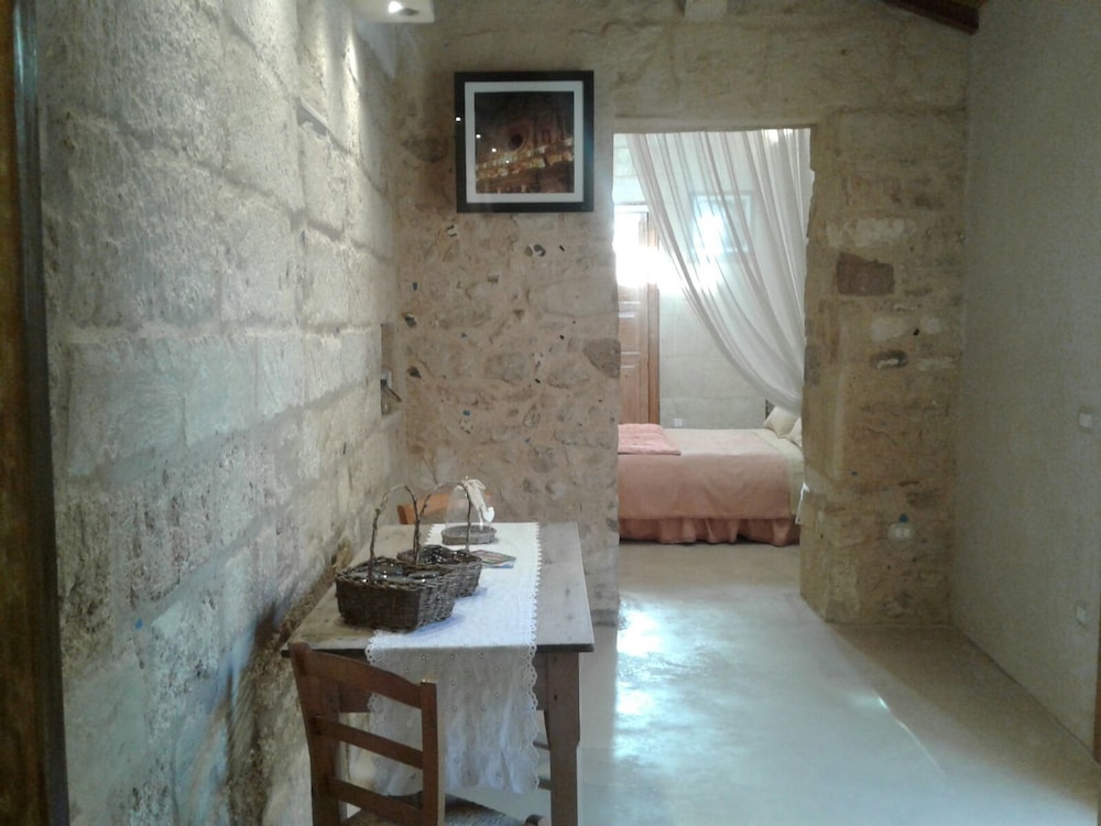 Twin Room, 2 Twin Beds photo 3