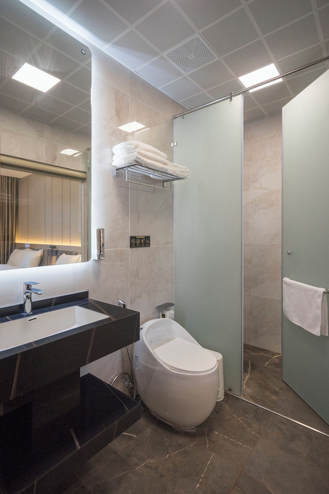 Deluxe Triple Room, Balcony, City View