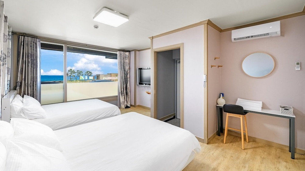 Basic Room, 1 Bedroom (Lilac) photo 2