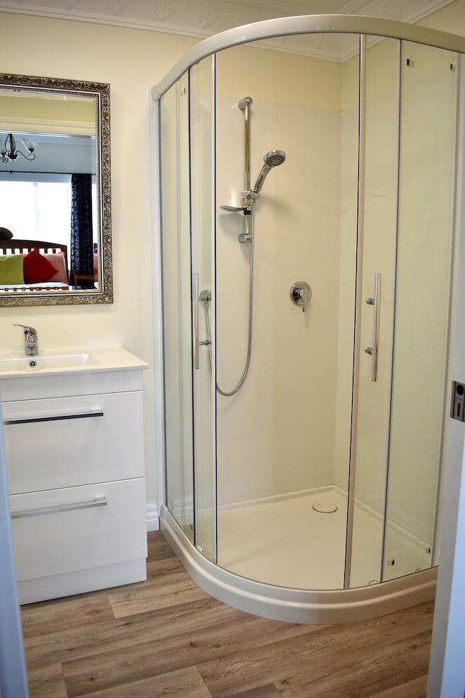 Queen Room, 1 Bed with Ensuite photo 2