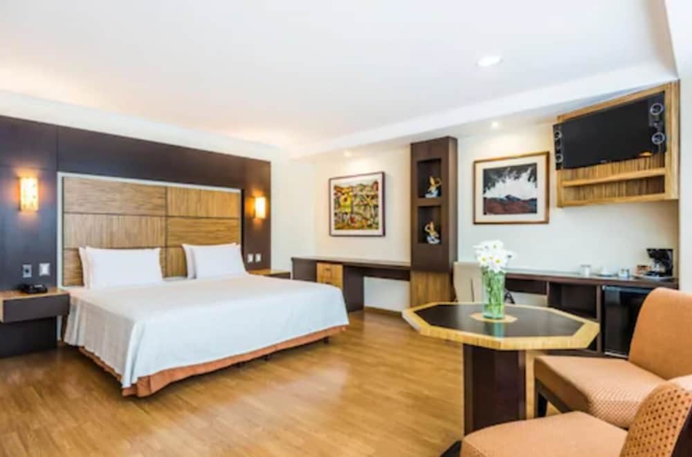 Deluxe Suite - Photo 3