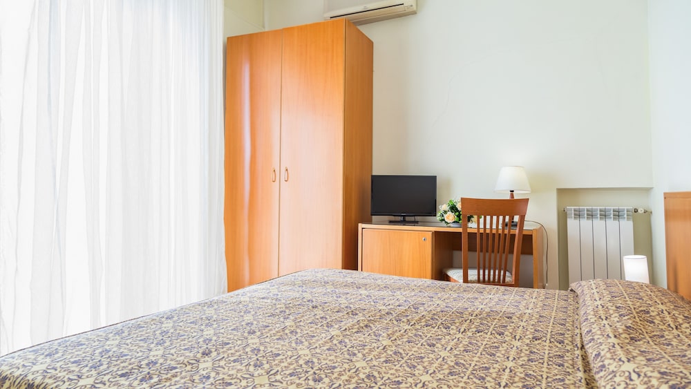 Standard Double or Twin Room, Partial Sea View photo 1