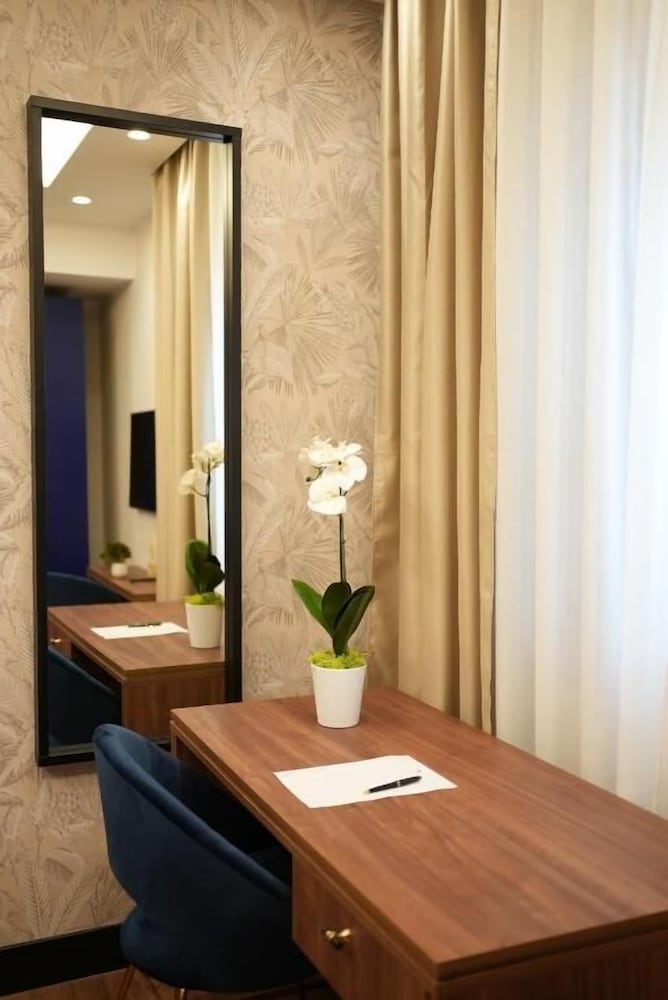 Deluxe Double or Twin Room photo 3