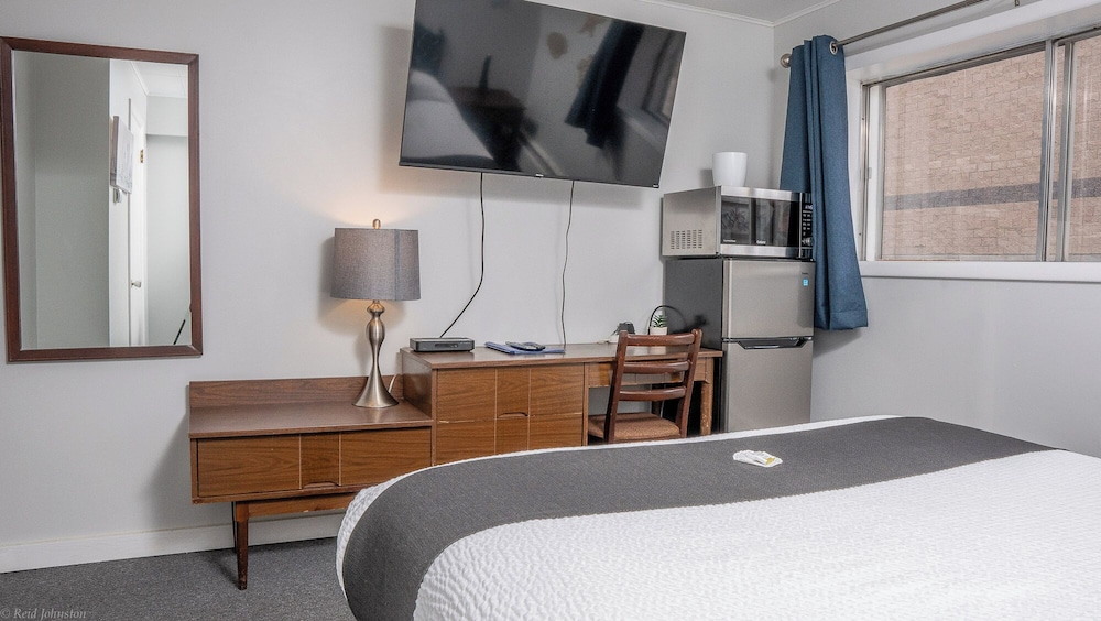 Economy Room, 1 Queen Bed photo 2
