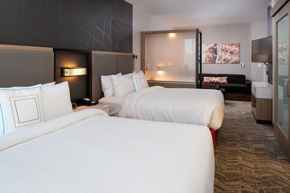 Suite, Multiple Beds - Photo 4