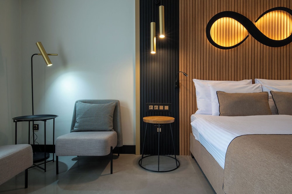 Standard Room, 2 Twin Beds, Accessible (Mobility, Roll-in Shower) - Photo 2