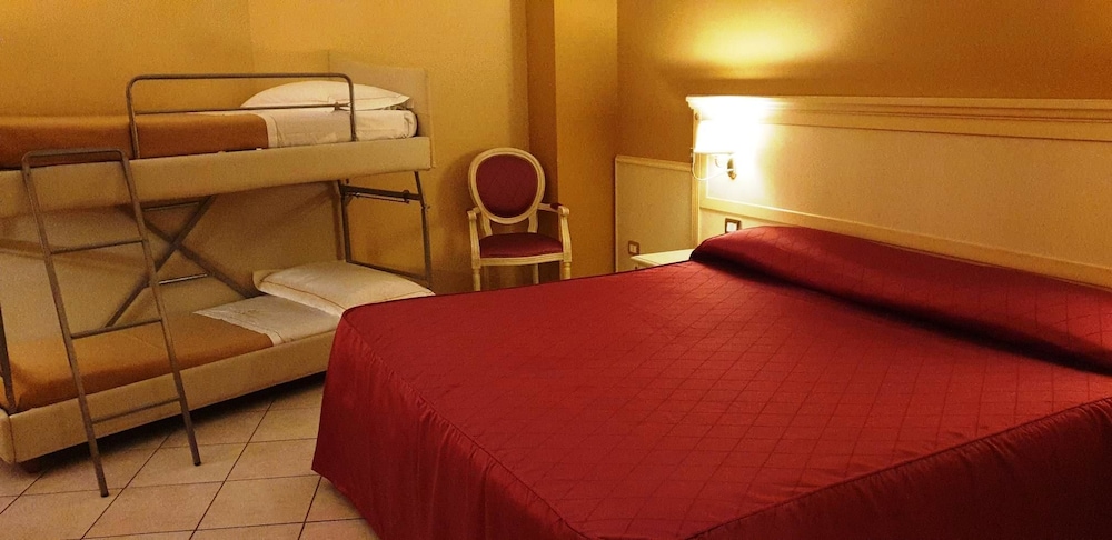 Standard Triple Room photo 2
