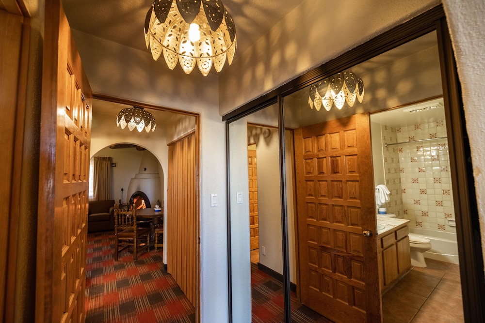 Executive Suite, Multiple Beds (Executive Suite) - Photo 11