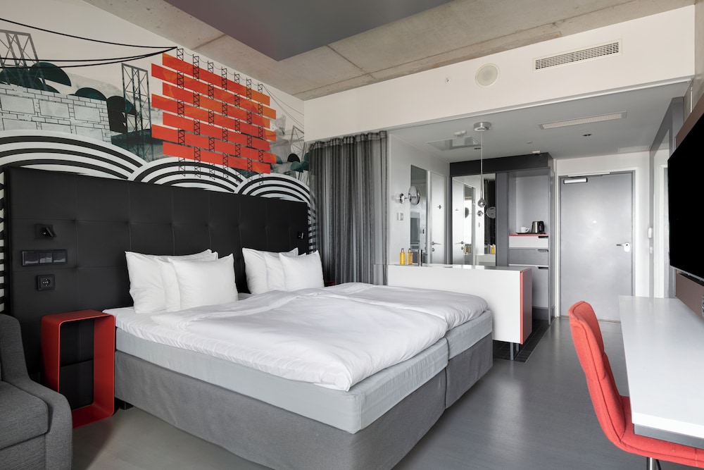 Twin Room (Solo Up with chair bed) photo 3