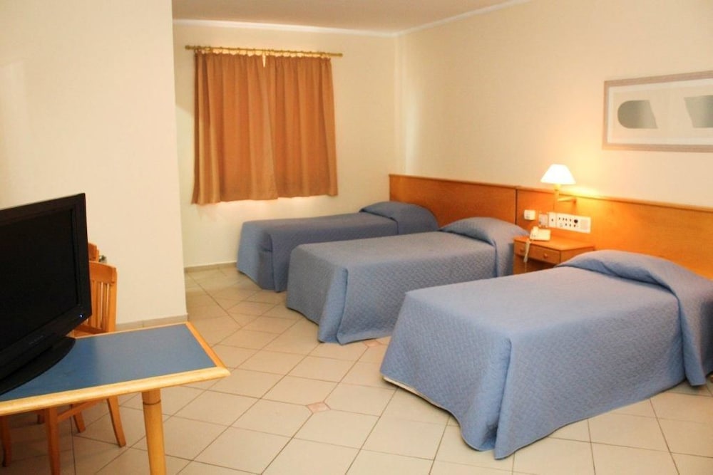 Standard Single Room, 3 Twin Beds photo 2