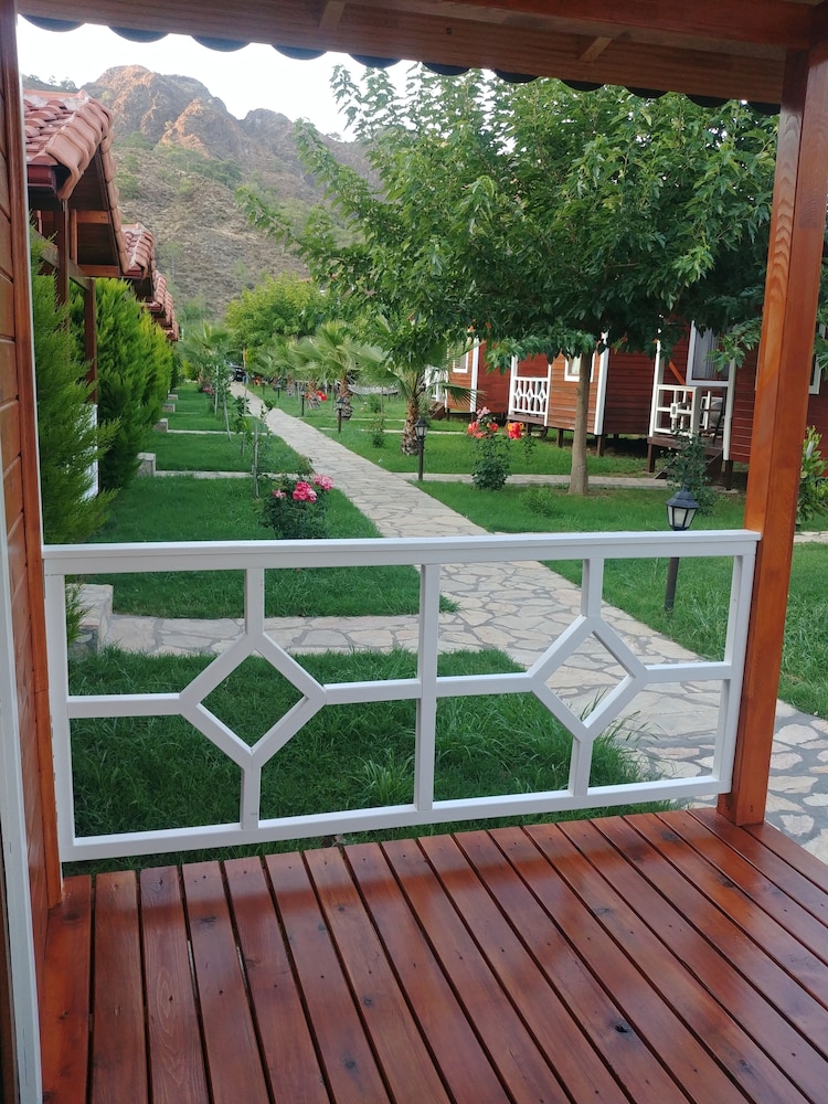 Superior Bungalow, 1 Bedroom, Kitchenette, Garden Area photo 3