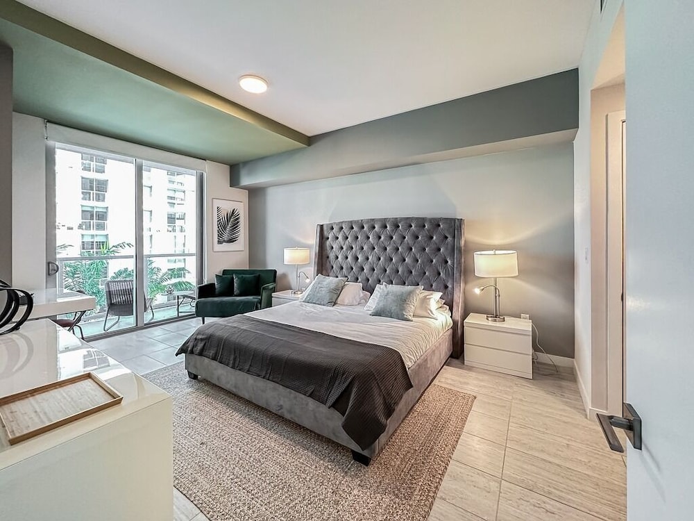 Deluxe Condo, Sea View photo 2