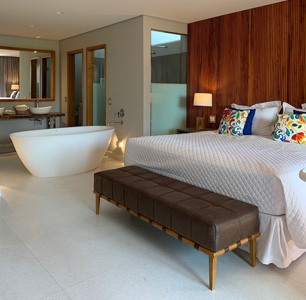Superior Twin Room, 1 King Bed, Beach View photo 1
