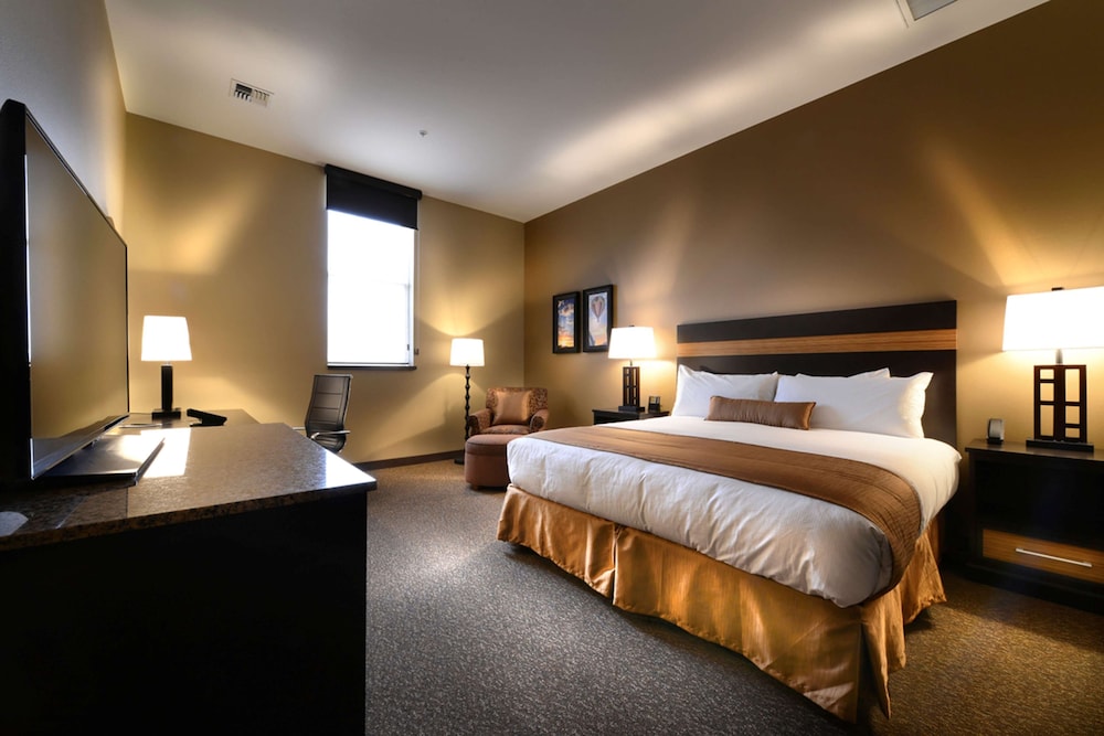 Deluxe Room, 1 King Bed, Corner photo 1