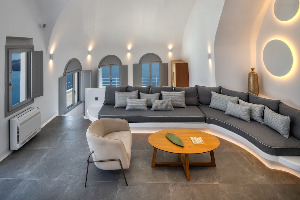 Grand Suite with private pool - Photo 5