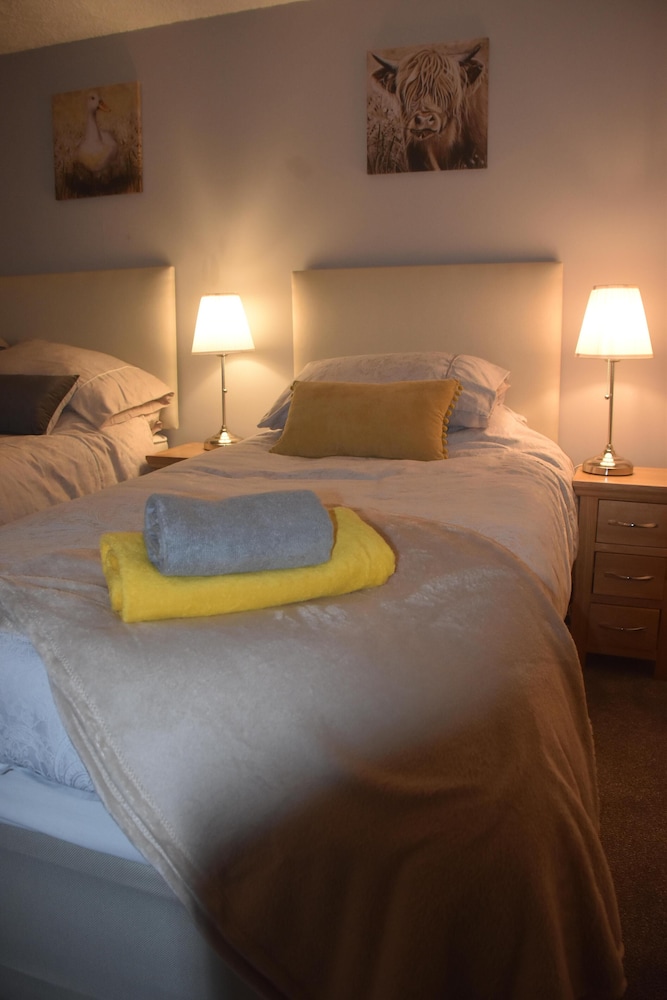 Double or Twin Room, Ensuite photo 3