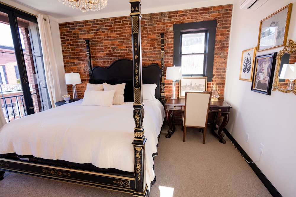 Deluxe Single Room, 1 King Bed, City View photo 2