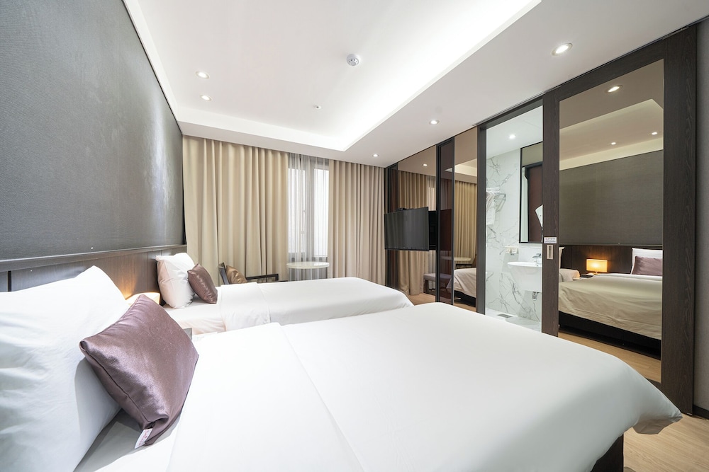 Deluxe Twin Room, 2 Twin Beds photo 3
