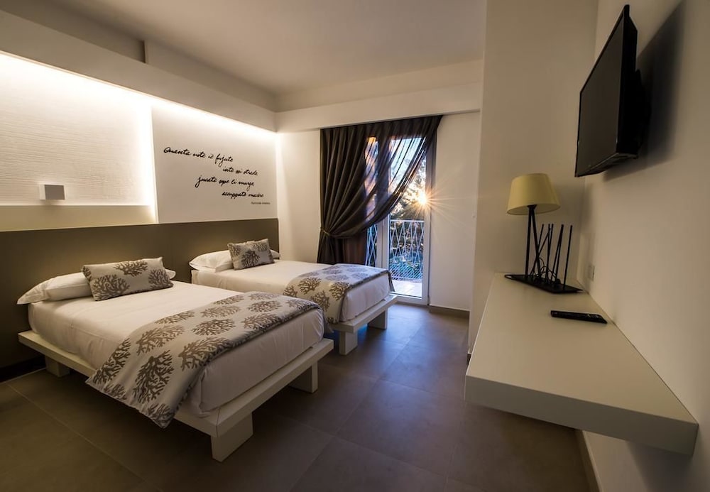 Standard Double or Twin Room, Balcony photo 2