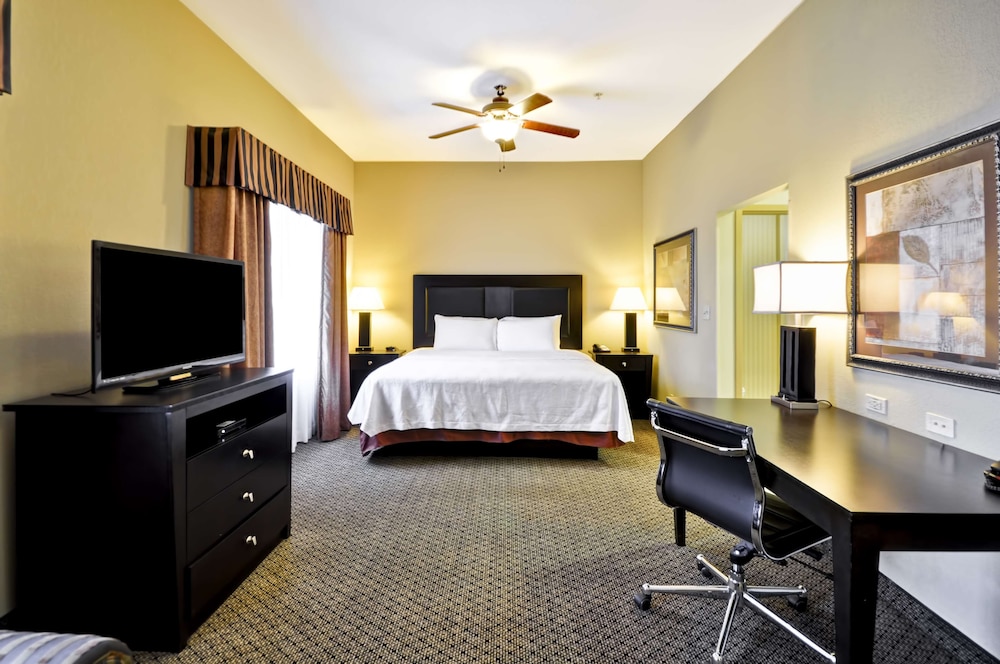 Studio, 1 King Bed, Accessible (Mobility & Hearing, Roll-in Shower) - Photo 3
