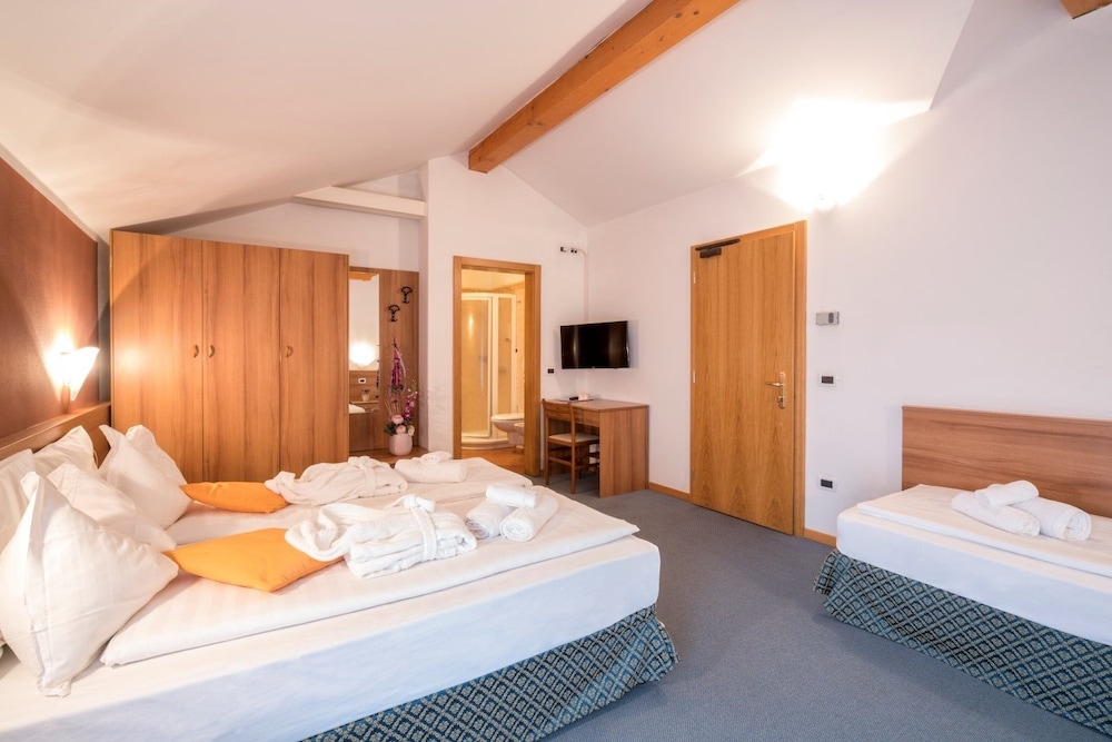 Triple Room - Photo 2