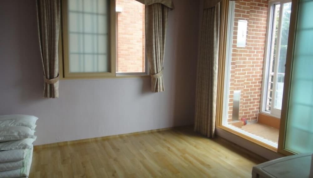 Traditional Room - Photo 6