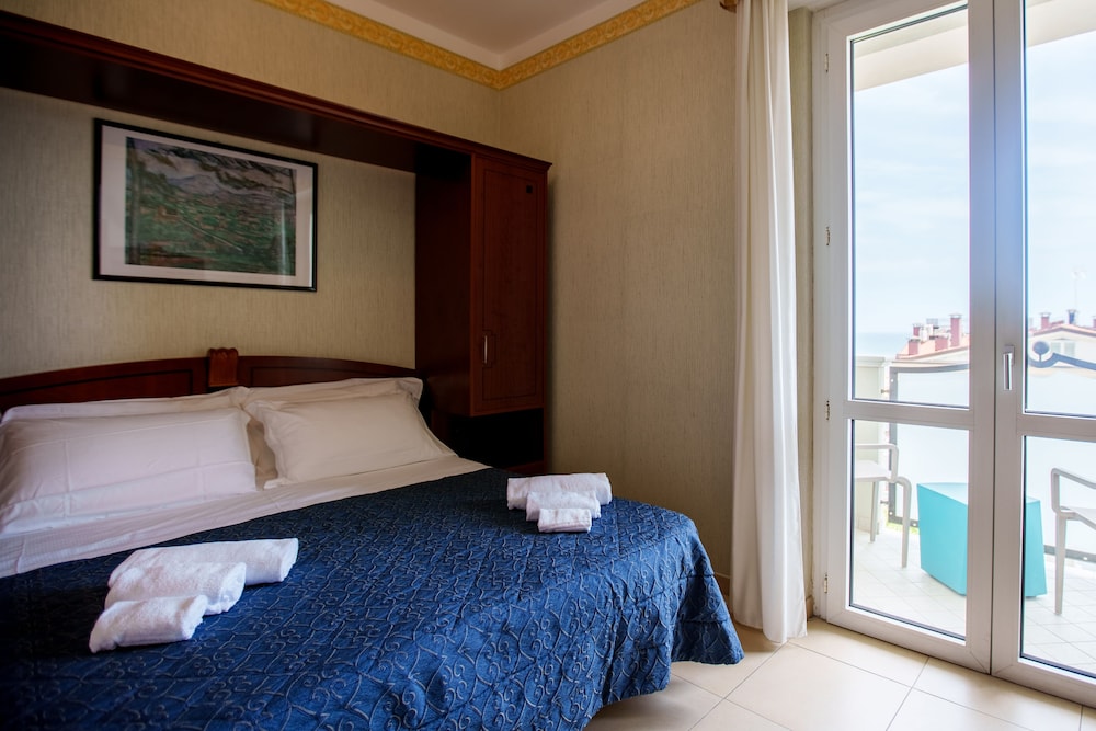 Deluxe Double or Twin Room, Sea View