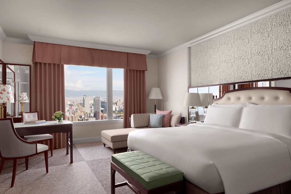 Superior Room, 1 King Bed (Club Level) - Photo 1