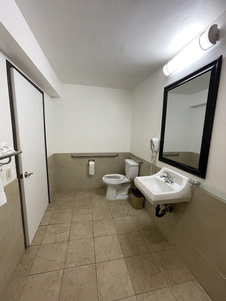 Chino Motel, Billede 3