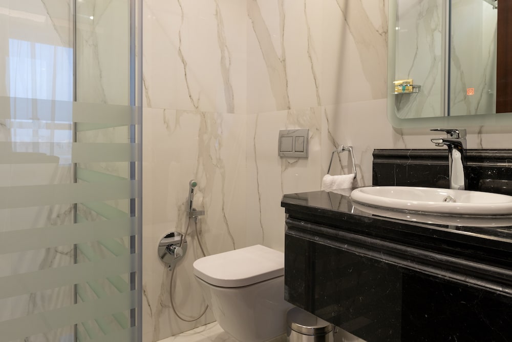 Executive Suite, 1 King Bed - Photo 3