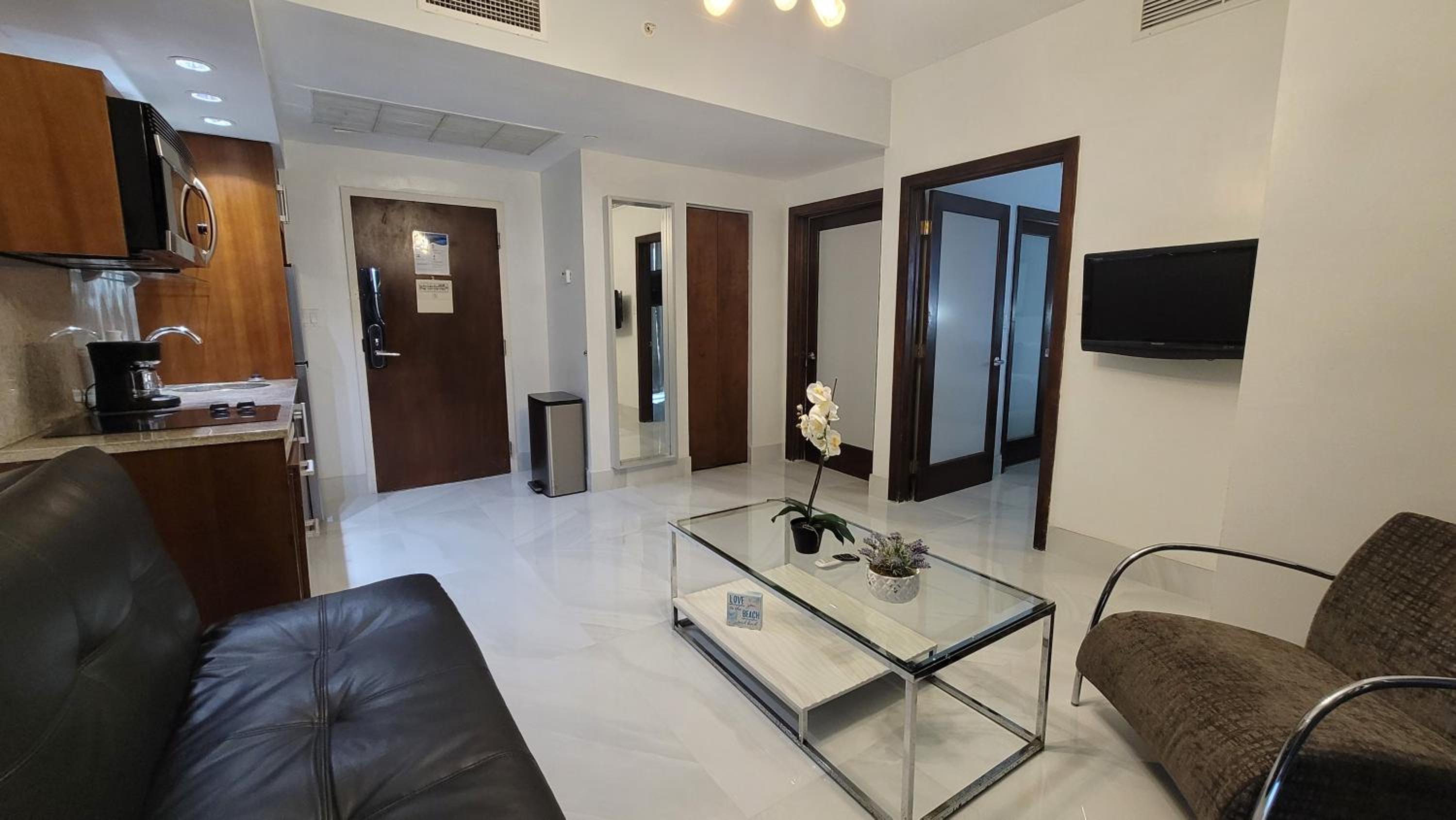 Top Floor One-Bedroom King Suite - B302