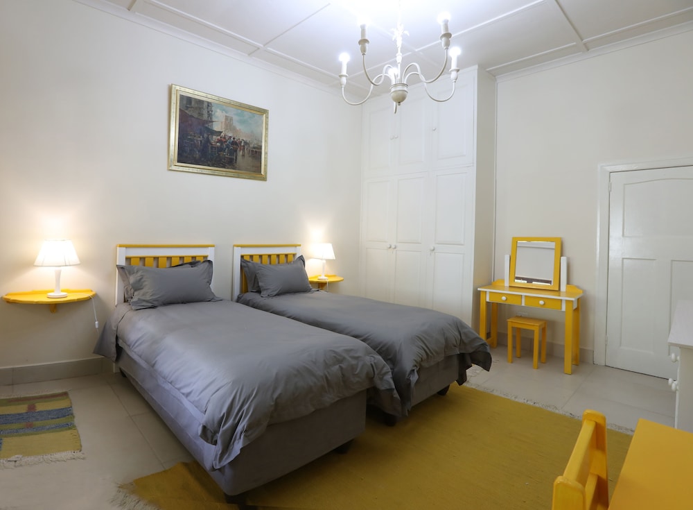 Single Beds En-suite Bath photo 1