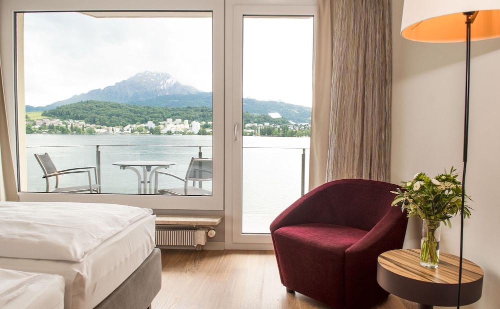 Classic Twin Room, Balcony, Lake View - Photo 2